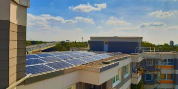 Exploring Clean Energy: Understanding the Benefits and Drawbacks of Renewable Energy